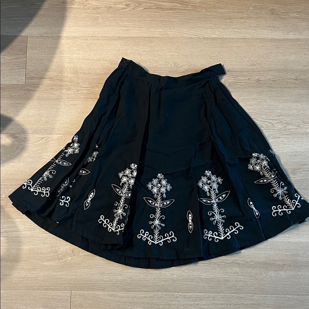 Tailor B. Moss Black Skirt with White Floral Embroidery